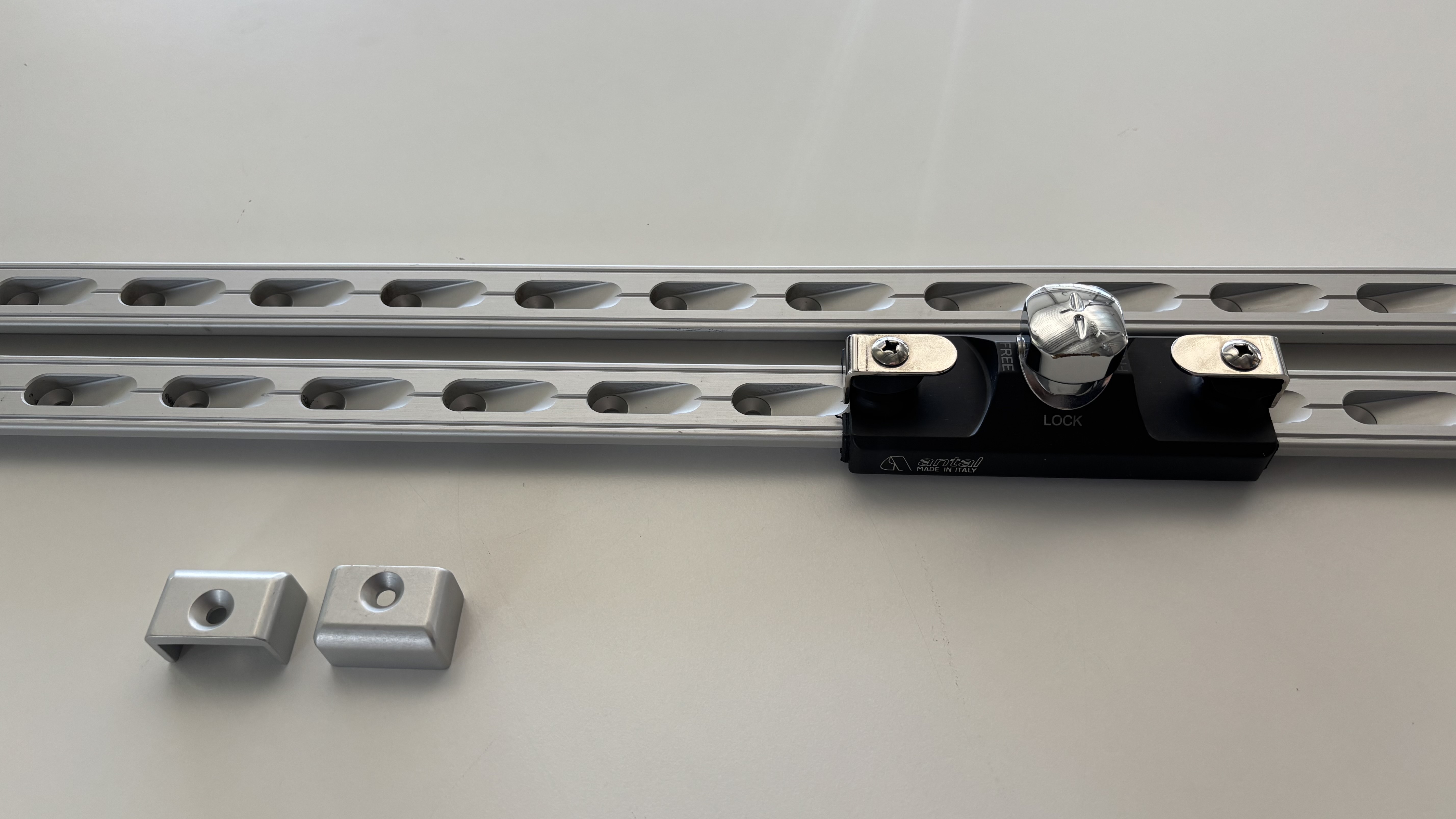 ANTAL T-Schiene mit Befestigungsschlitten Set