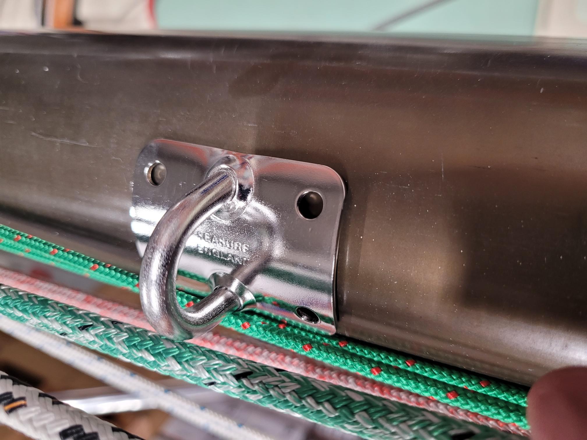 SEA SURE Mastplatte SS1601 für Spibaum, Edelstahl, mit 4 Löchern.