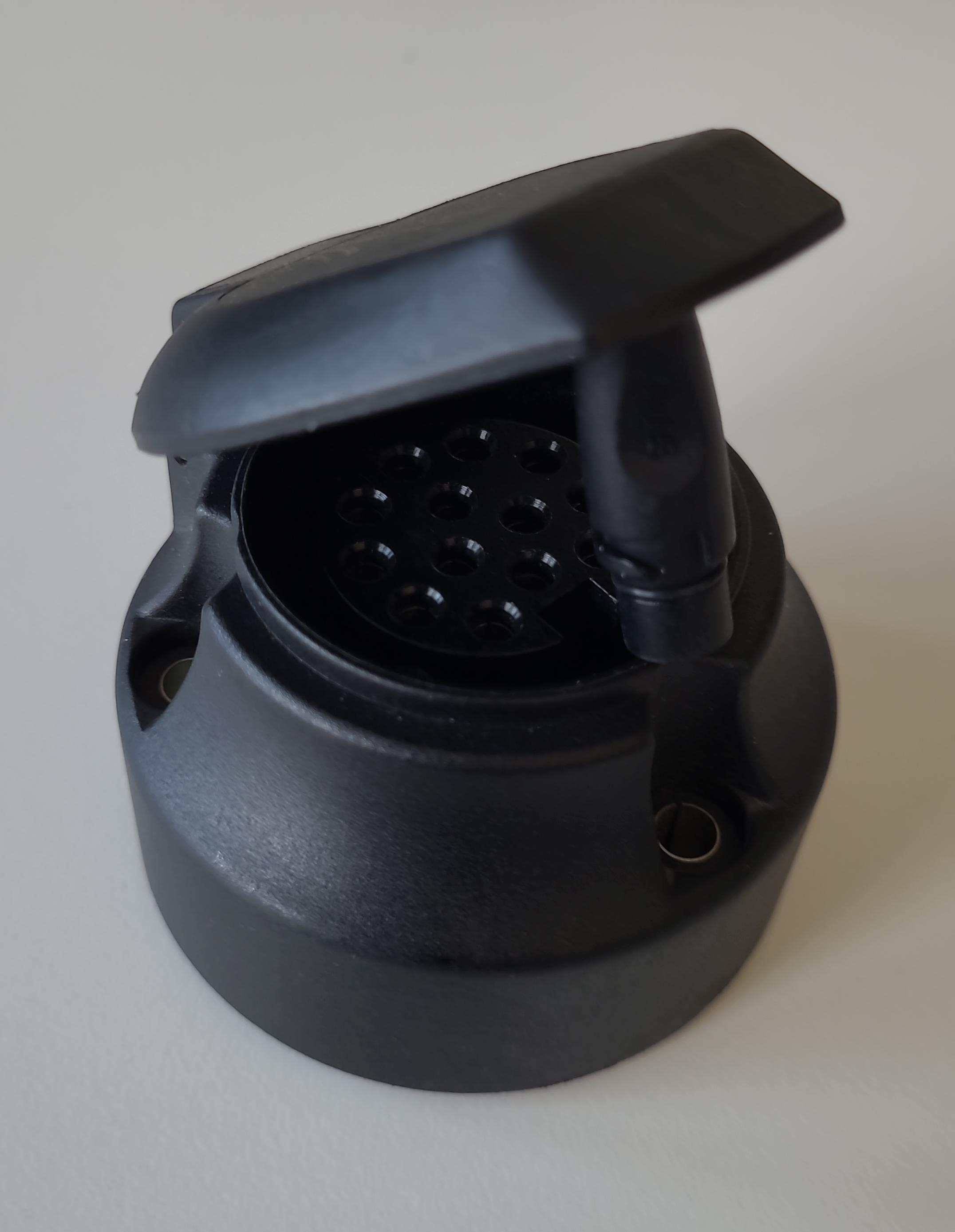 Blinker, Rückleuchte, Lichtleiste an Anhänger oder Zugfahrzeug - mit dieser Steckdose ist alles mit Strom versorgt