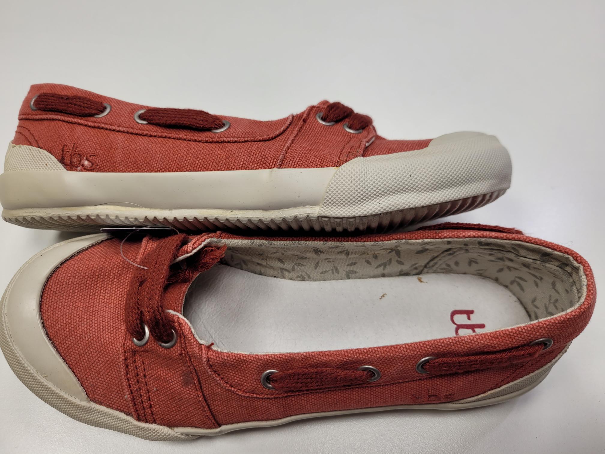 SONDERPOSTEN TBS Bootsschuhe Oceana Rot (Carmin) Größe 36 - lange gelagert und nicht mehr neuwertig. Ideal für Schnäppchenjäger