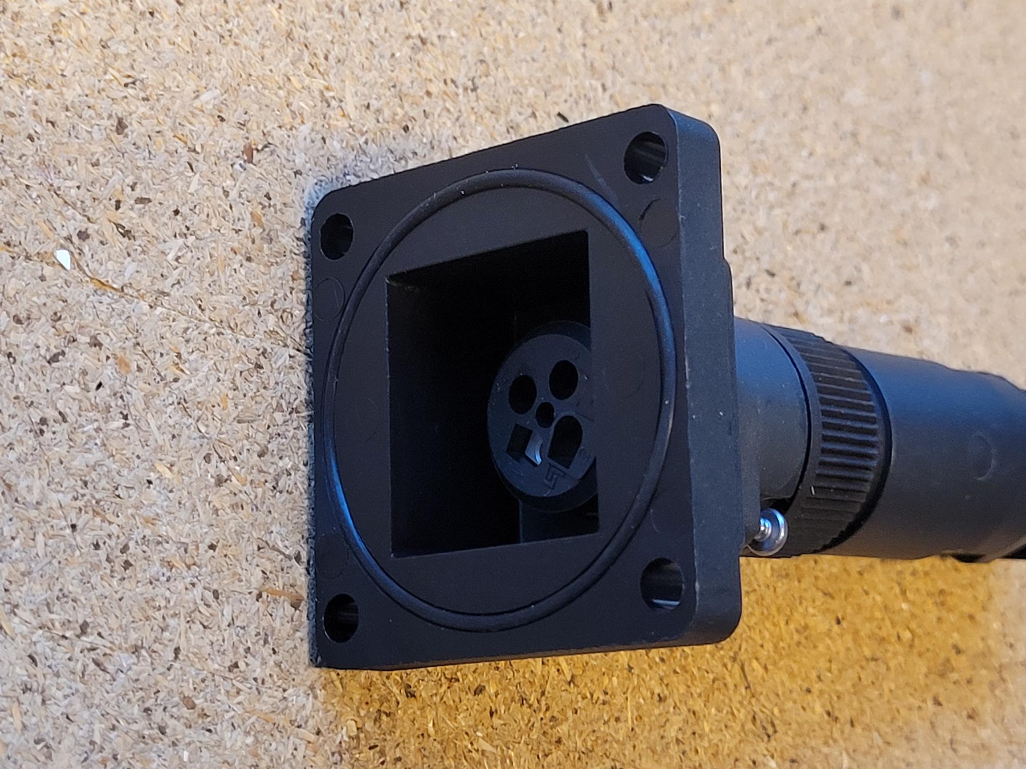 Kupplungsstecker 2-polig 16A-50V