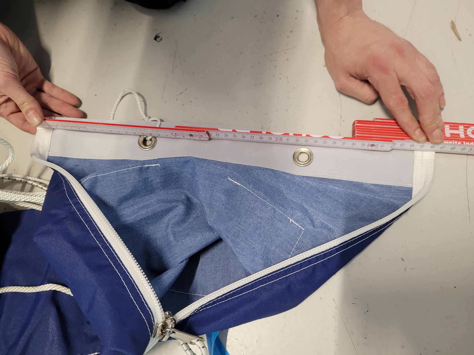 Rollfockpersenning Länge 11,10m, Umfang 45cm, Blau, mit Diagonalschnürung und Tasche, Airtex