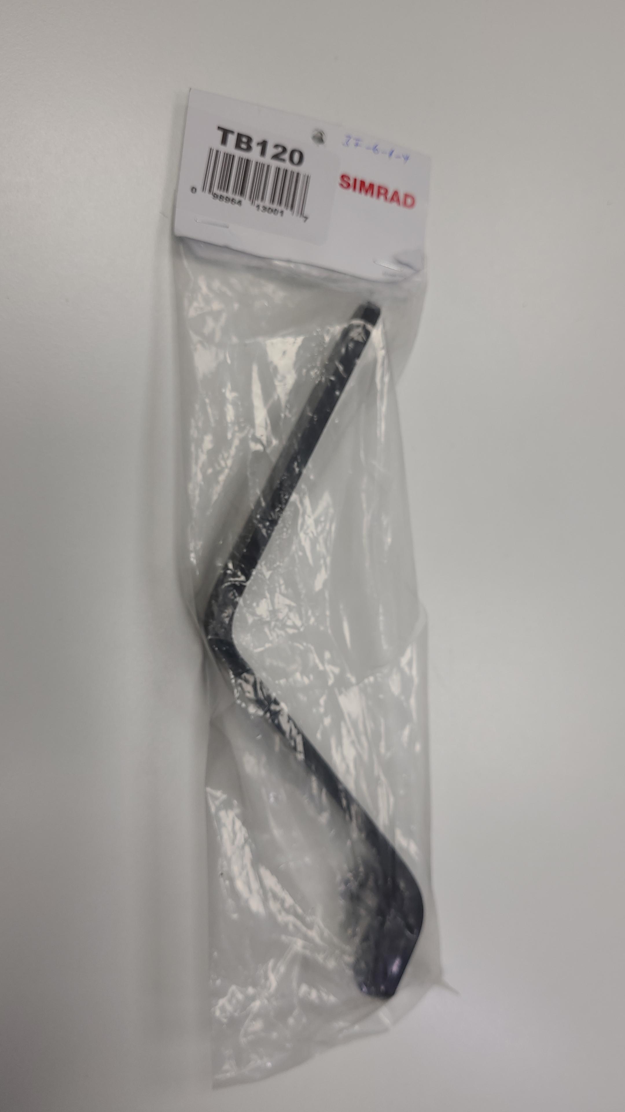 Pinnenpiloten wie ST1000 und ST2000 können mit diesem Ausgleichs-Blech ebenfalls montiert werden