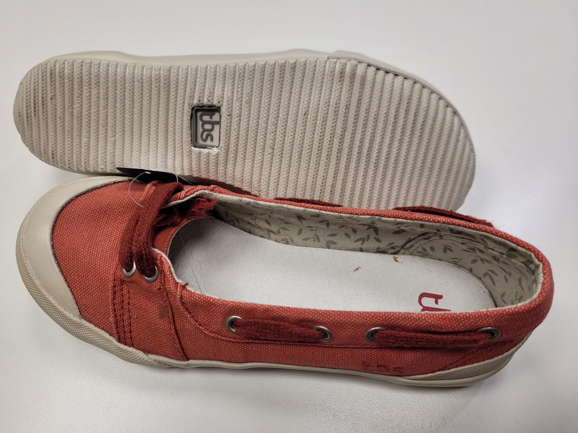 SONDERPOSTEN TBS Bootsschuhe Oceana Rot (Carmin) Größe 36 - lange gelagert und nicht mehr neuwertig. Ideal für Schnäppchenjäger