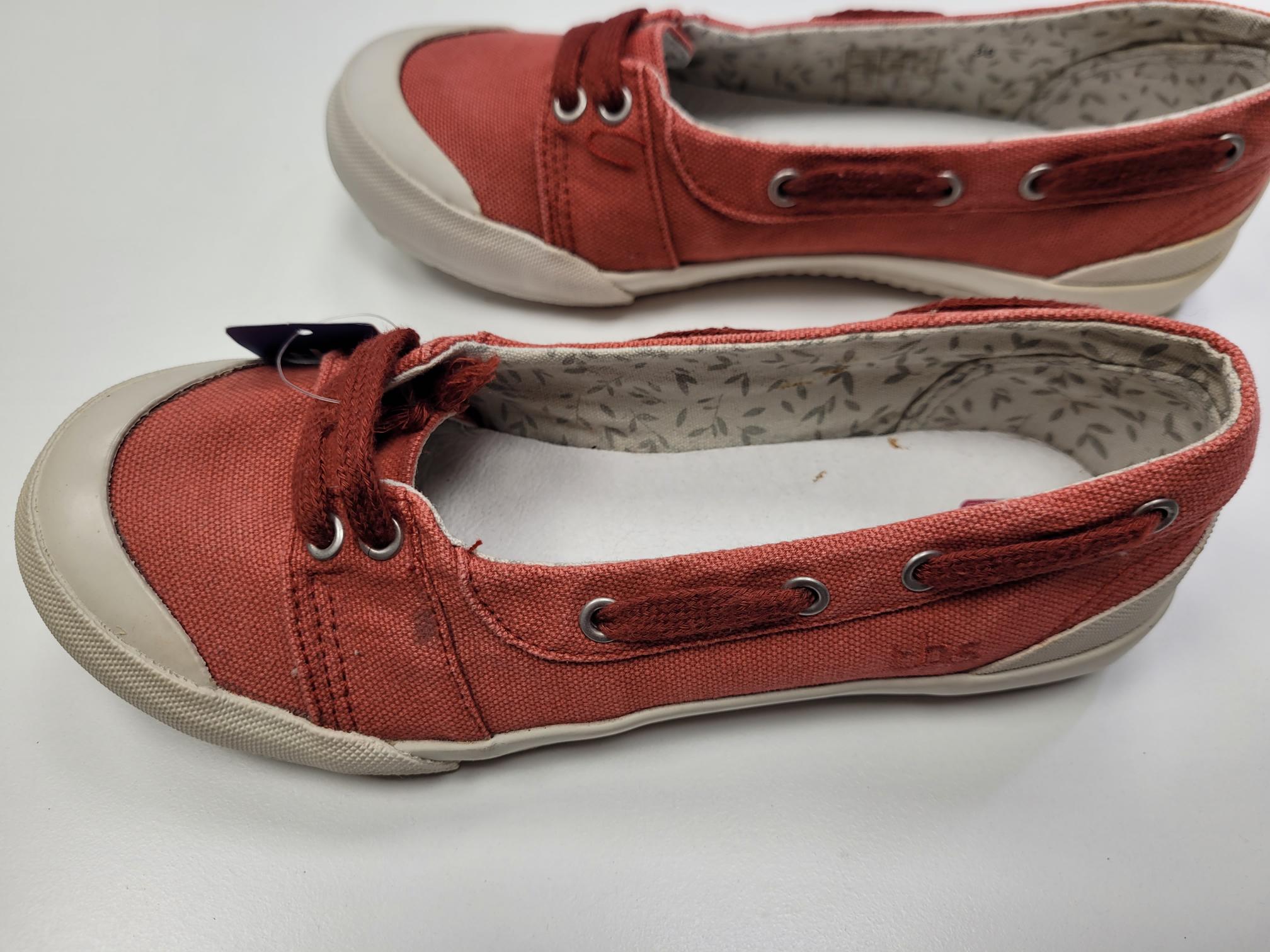 SONDERPOSTEN TBS Bootsschuhe Oceana Rot (Carmin) Größe 36 - lange gelagert und nicht mehr neuwertig. Ideal für Schnäppchenjäger