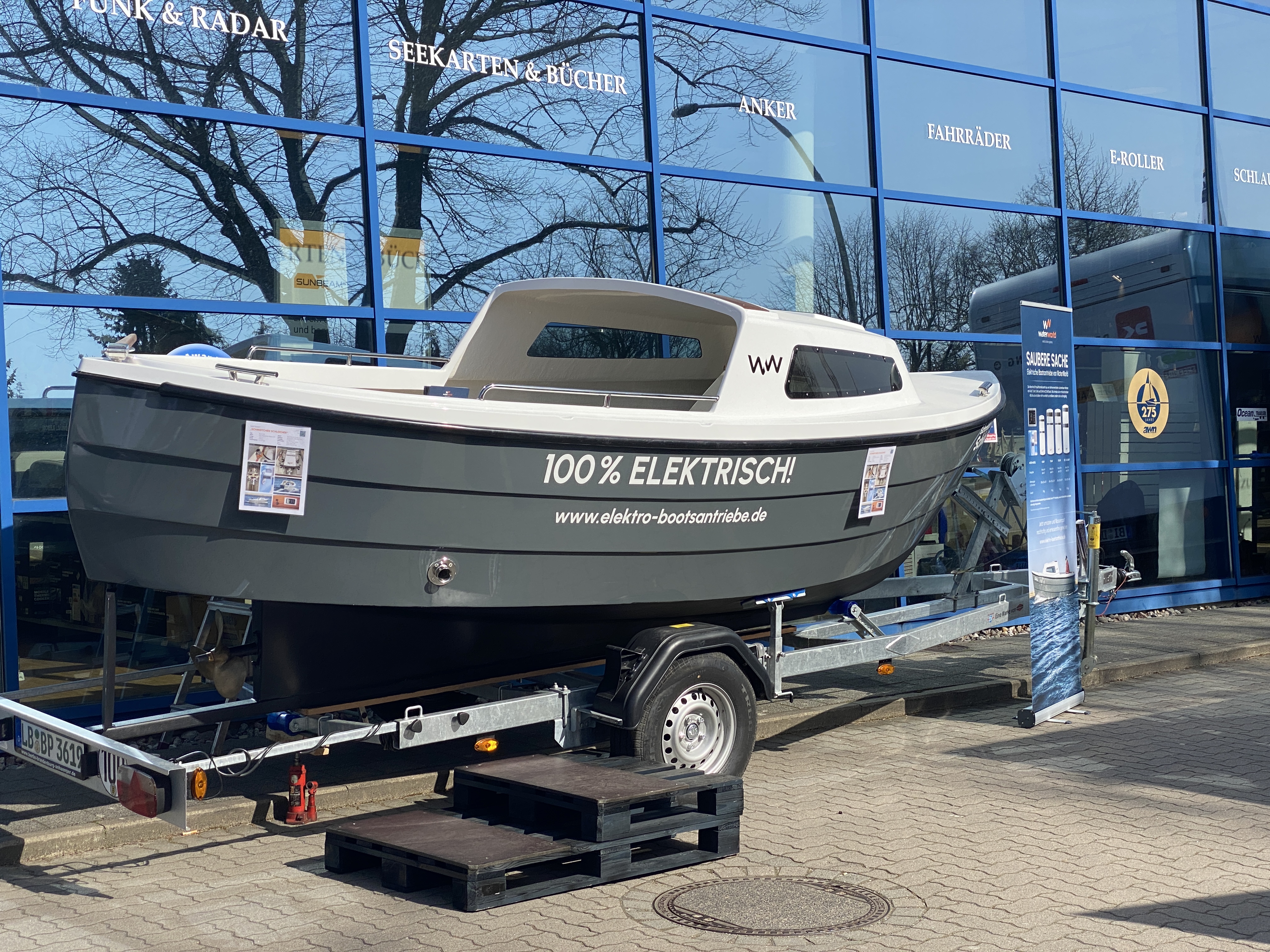 Vermietung Elektroboot | Angelboot Danel 505 (5,05m x 2m mit Kojen und Verdeck) - 1 Tag