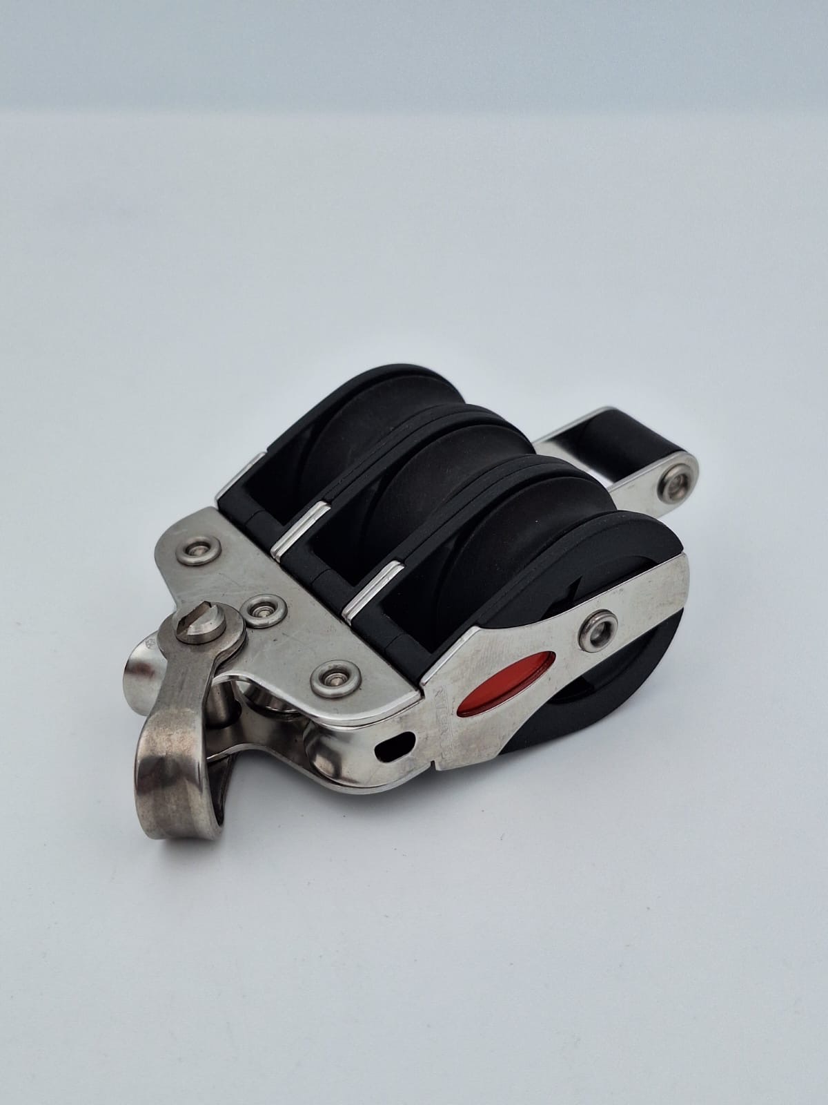 RONSTAN Serie 30 Block, dreisch., Hundsf., 2-axe-Schäkelkopf