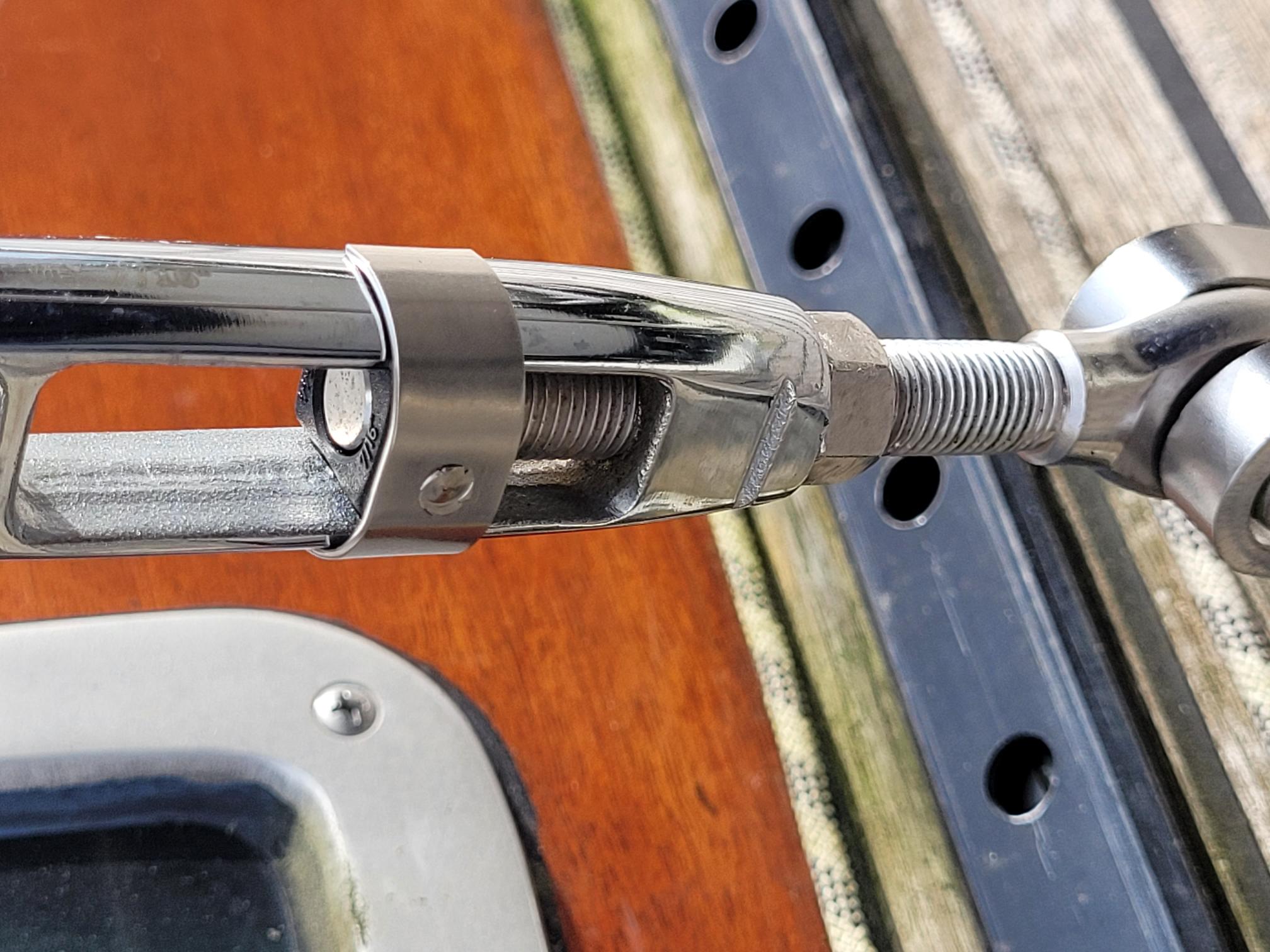 SureClip B - Wantenspanner Sicherung 5/16, 4 Stck für Seldén Wantenspanner mit ca. 16mm Umfang - einfache und schnelle Montage, Sicherheit im Handumdrehen