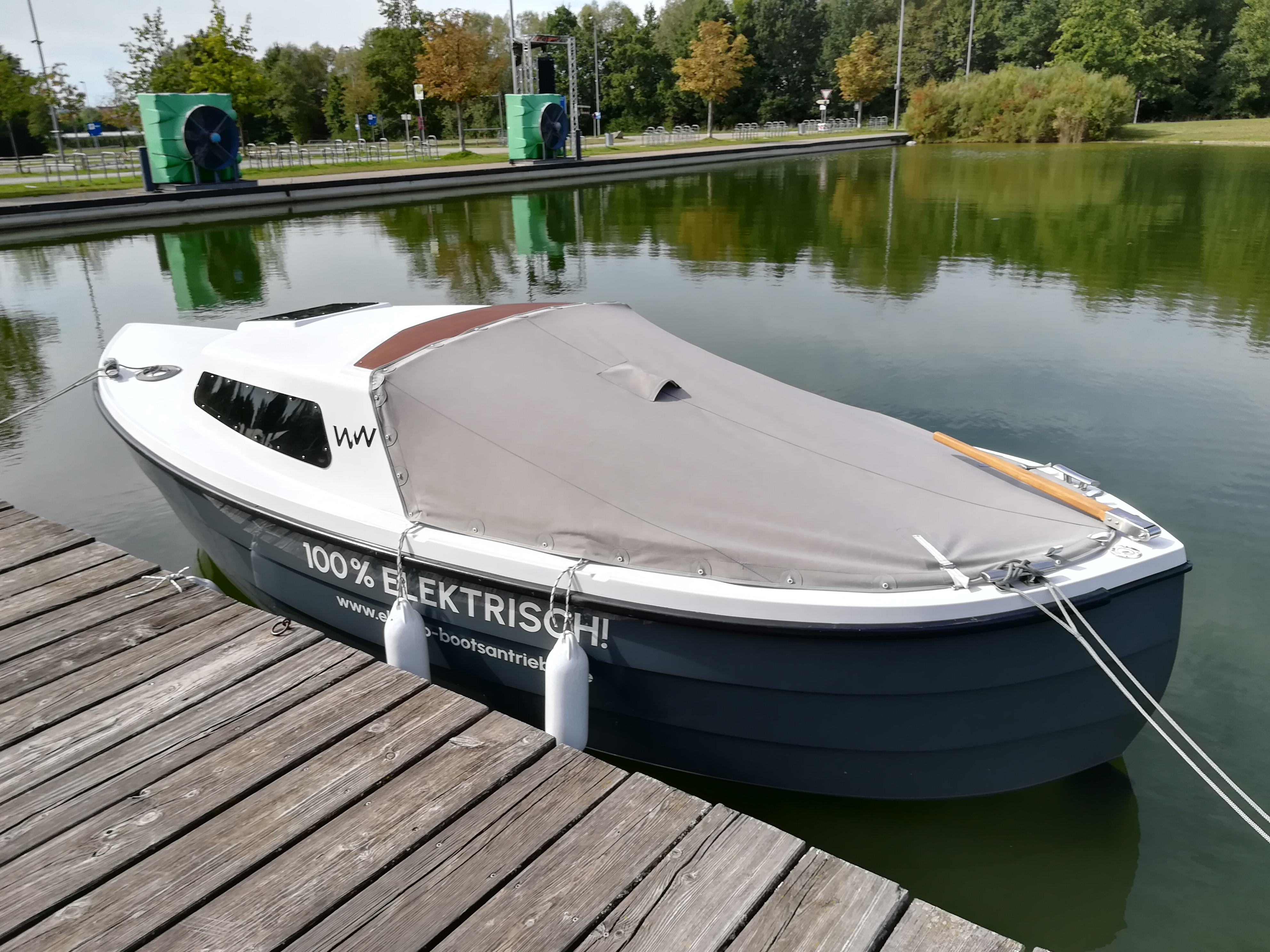 DANEL 505 - klassisches Elektroboot mit 4kW | 5,05 m x 2 m