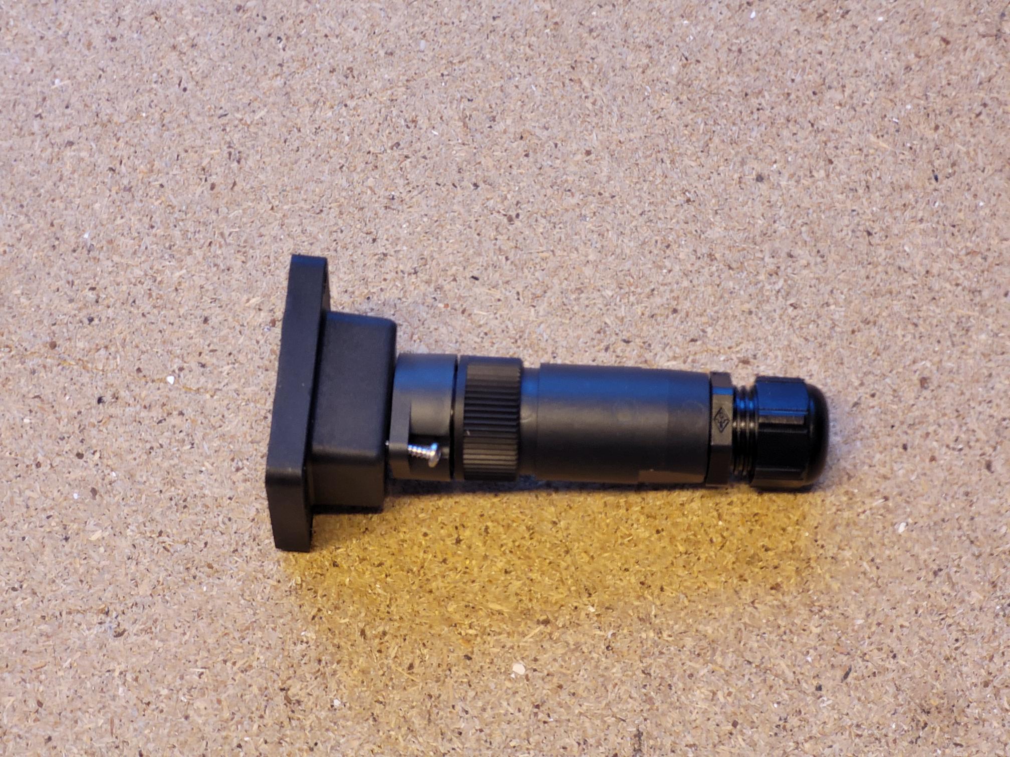 Flanschdose 4-polig 16A-50V