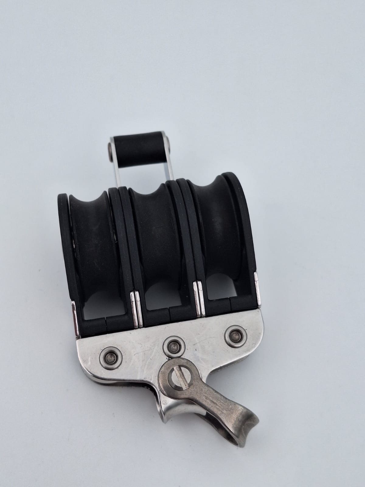 RONSTAN Serie 30 Block, dreisch., Hundsf., 2-axe-Schäkelkopf