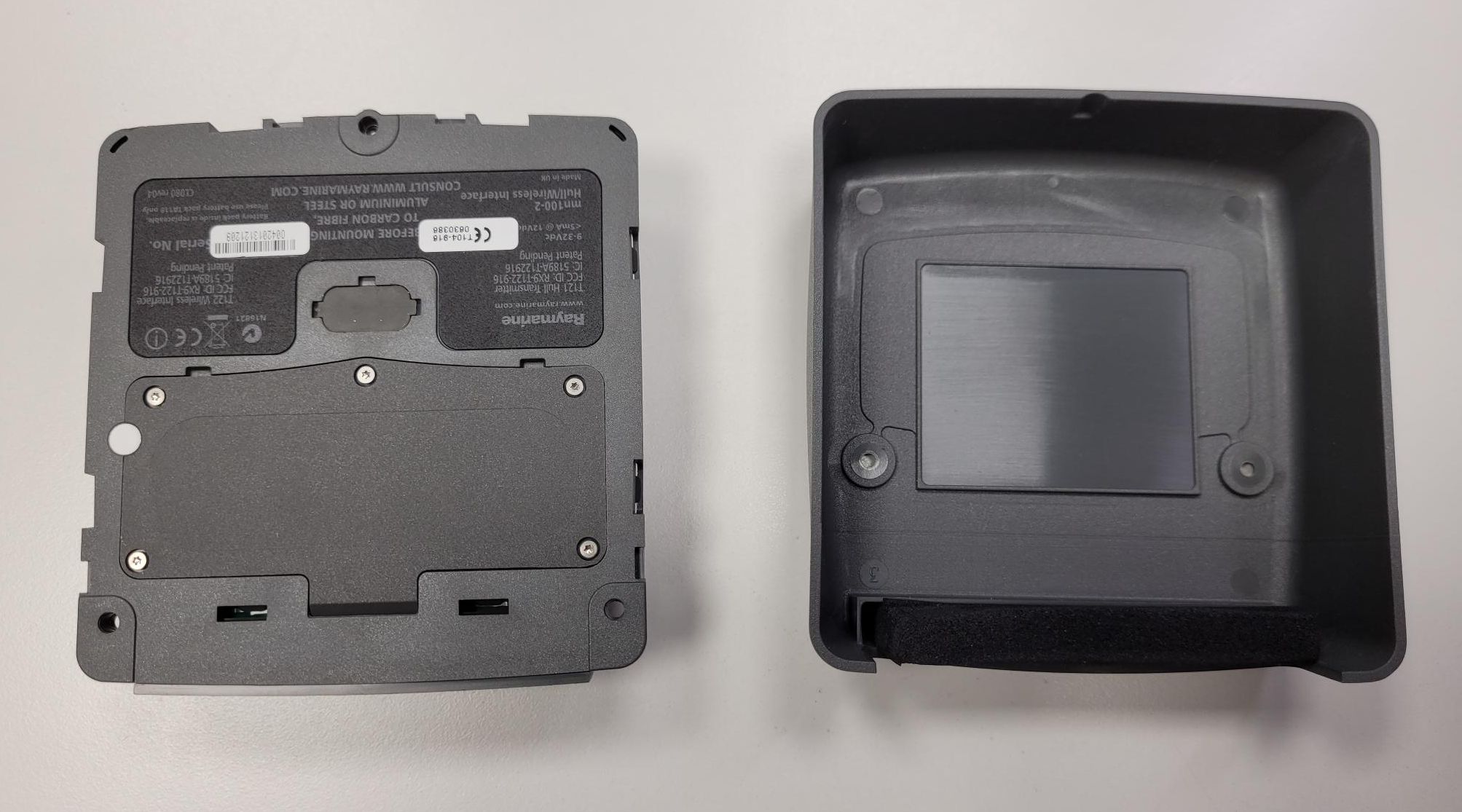 Rumpf-Transmitter für das kabellose Tacktick-System von Raymarine. Klein, leicht, einfach zu installieren und bei Bootspunkt.de zu vernünftigen Preisen
