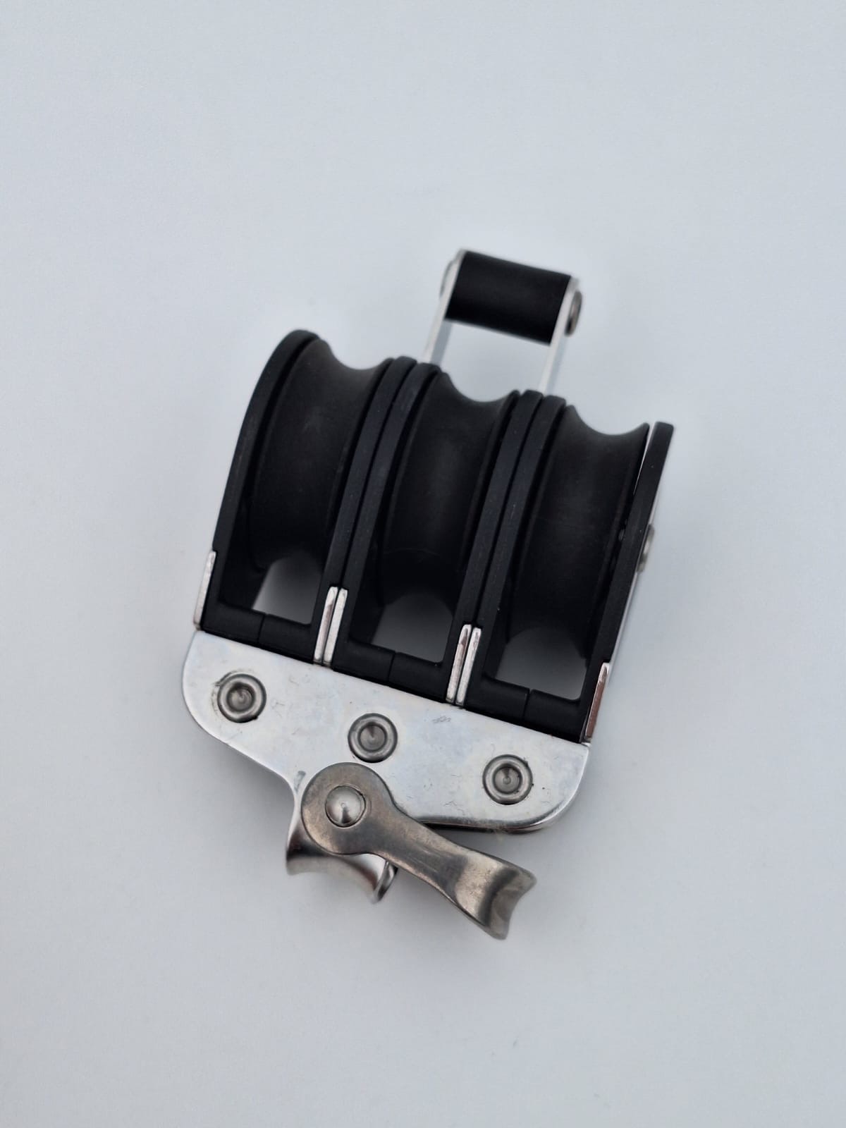 RONSTAN Serie 30 Block, dreisch., Hundsf., 2-axe-Schäkelkopf