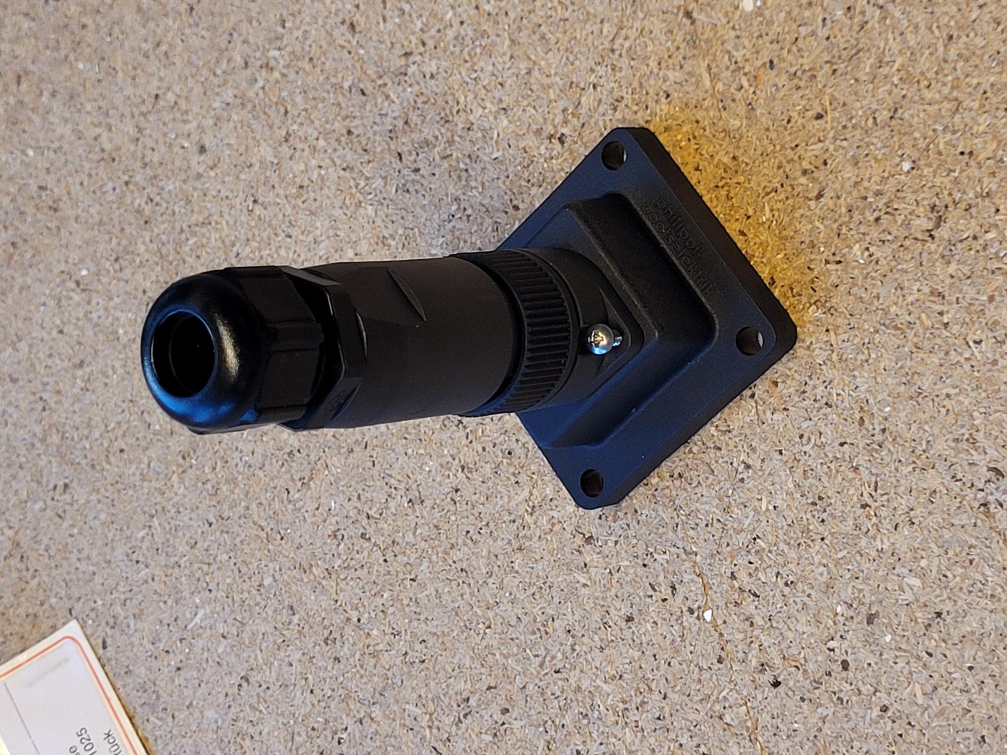 Flanschstecker 4-polig 16A-50V