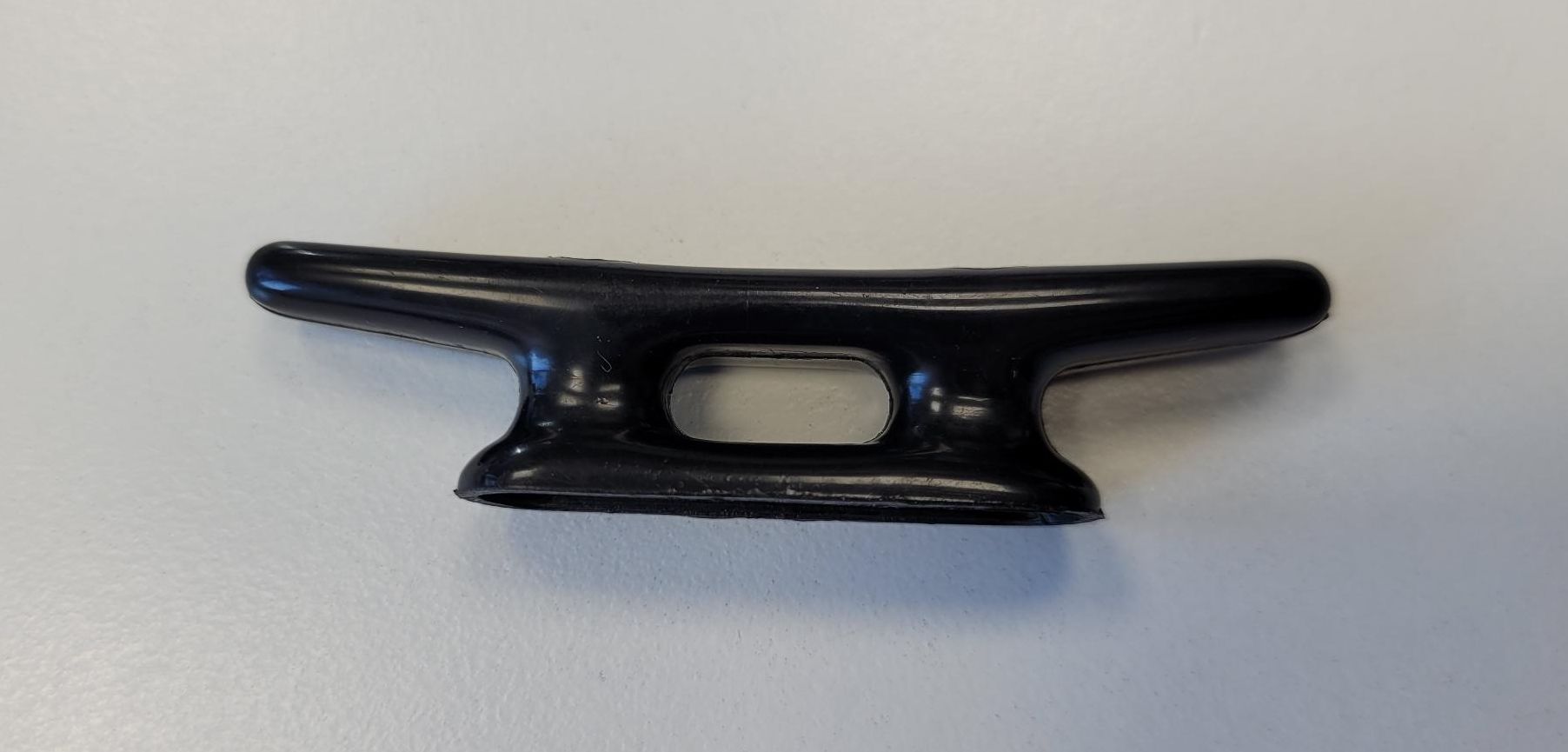 Klampe, Kunststoff Nylon, schwarz 73 mm zur universellen Befestigung von Tauen und Leinen an Bord